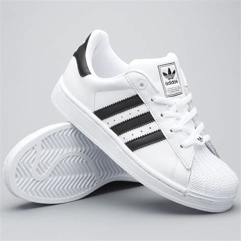 adidas barnskor till salu.